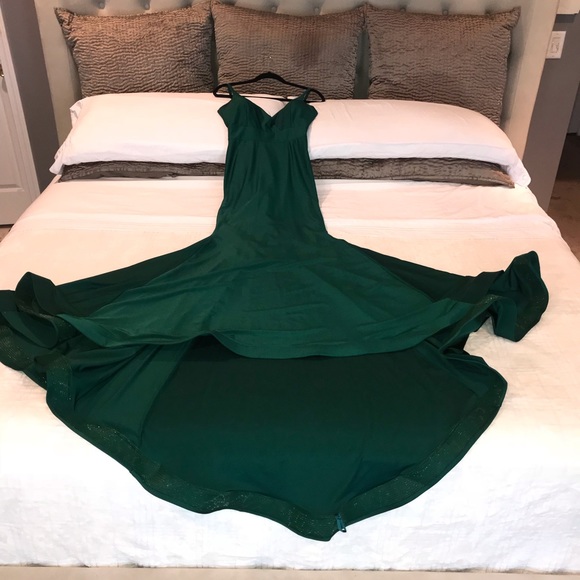 Stunning Emerald Green Evening Gown! - Picture 7 of 8